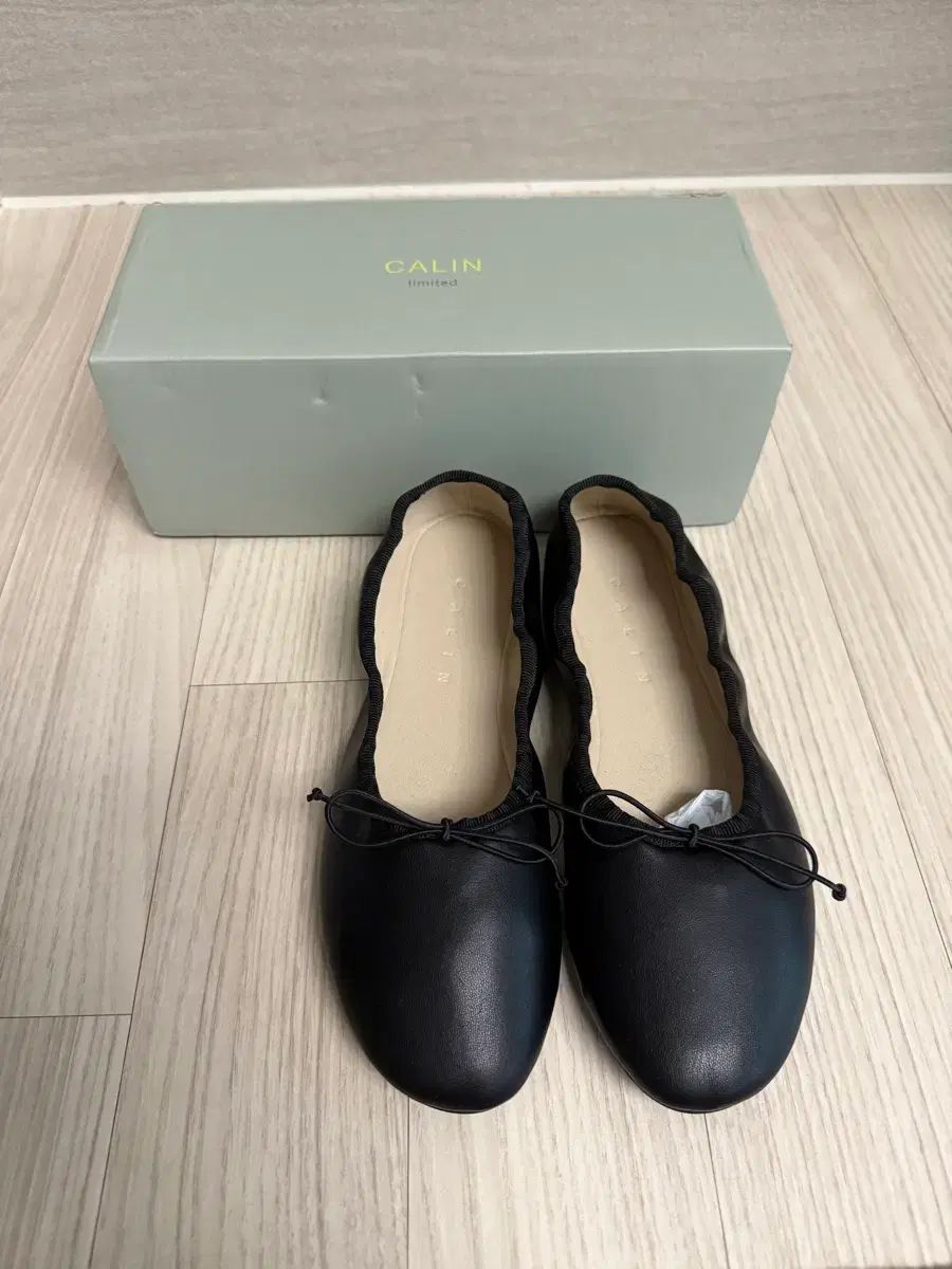 CALIN 꺌랑 ダッフル フラット ブラック バレリーナ シューズ 新品