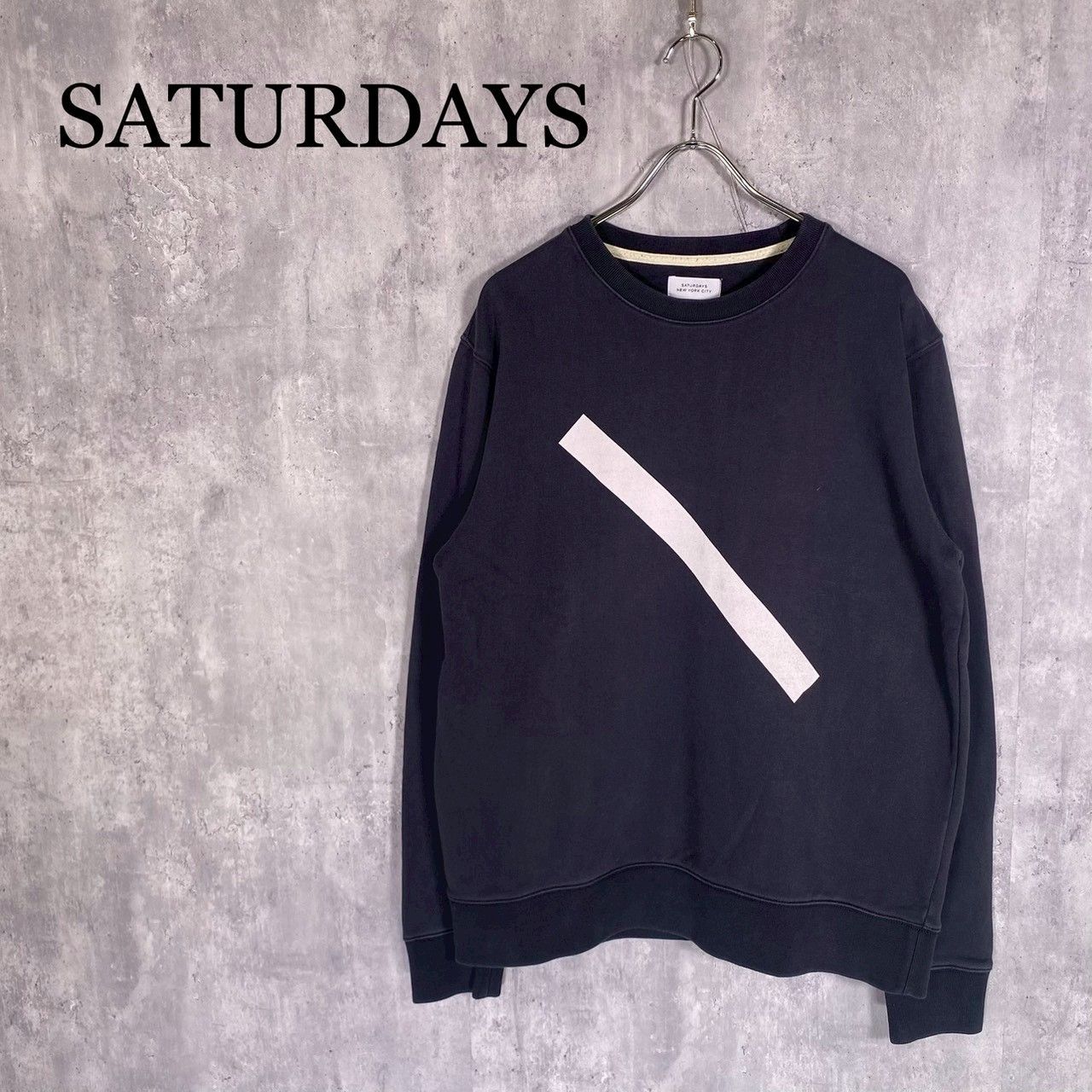 『SATURDAYS』サタデーズ (L) スラッシュロゴスウェト トレーナー