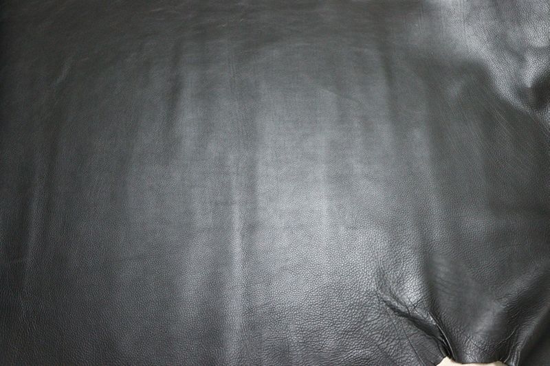 ブラック 231ds クロム革 牛革 国産 レザー シュリンク加工 はぎれ 一枚革 レザークラフト 革 皮 本革 diy 生地 材料