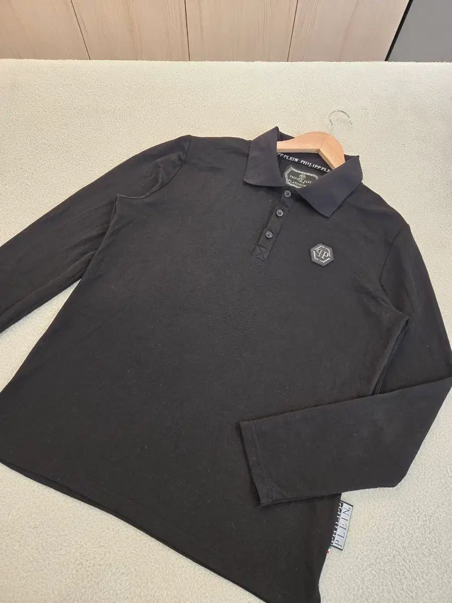 PHILIPP PLEIN(フィリッププレイン) ブラック 長袖 ポロTシャツ (バックプリント キャラクター ビジュー装飾)