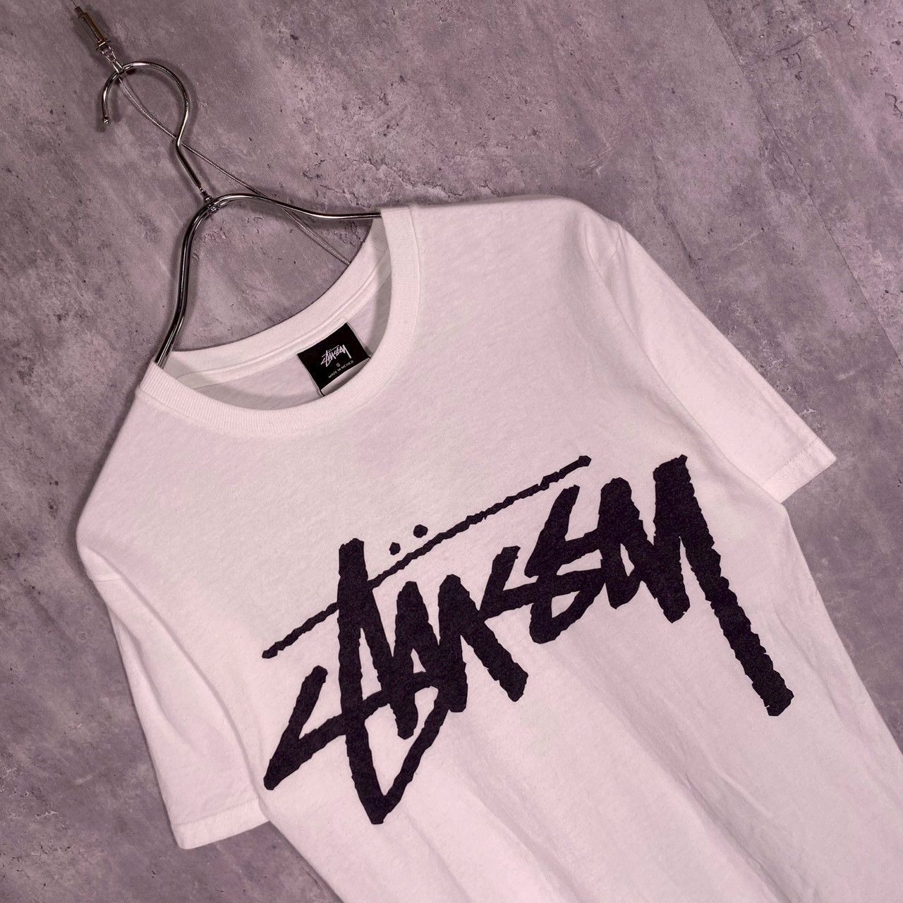 STUSSY フロントロゴ Tシャツ M STUSSY』ステューシー (S) フロントロゴプリントTシャツ メンズ - メルカリ