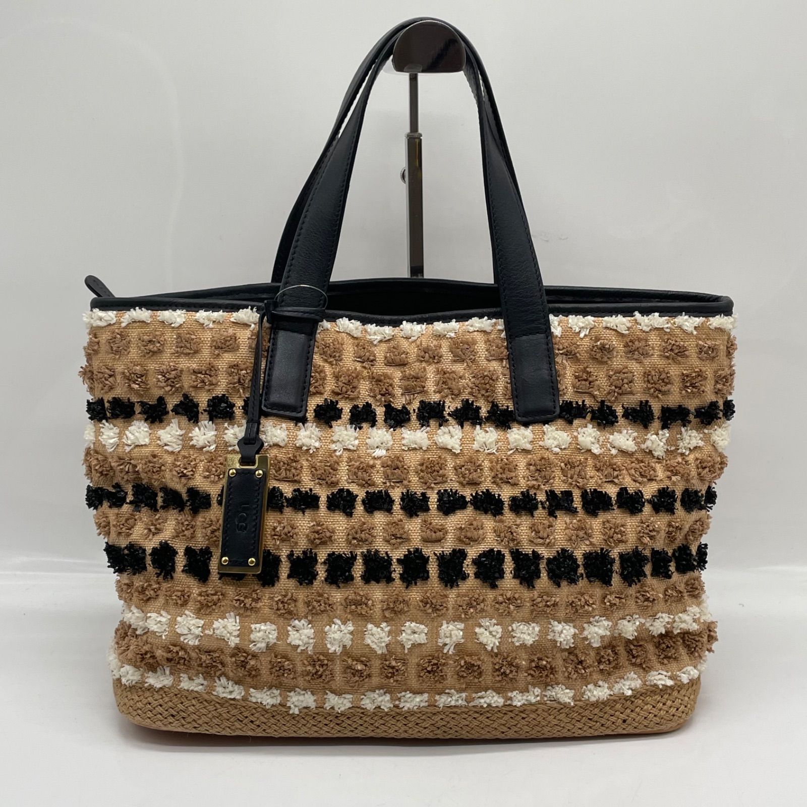 BN7338□UGG アグトートバッグ かごバッグ ブラック×ベージュ 内側仕切り ポケット有
