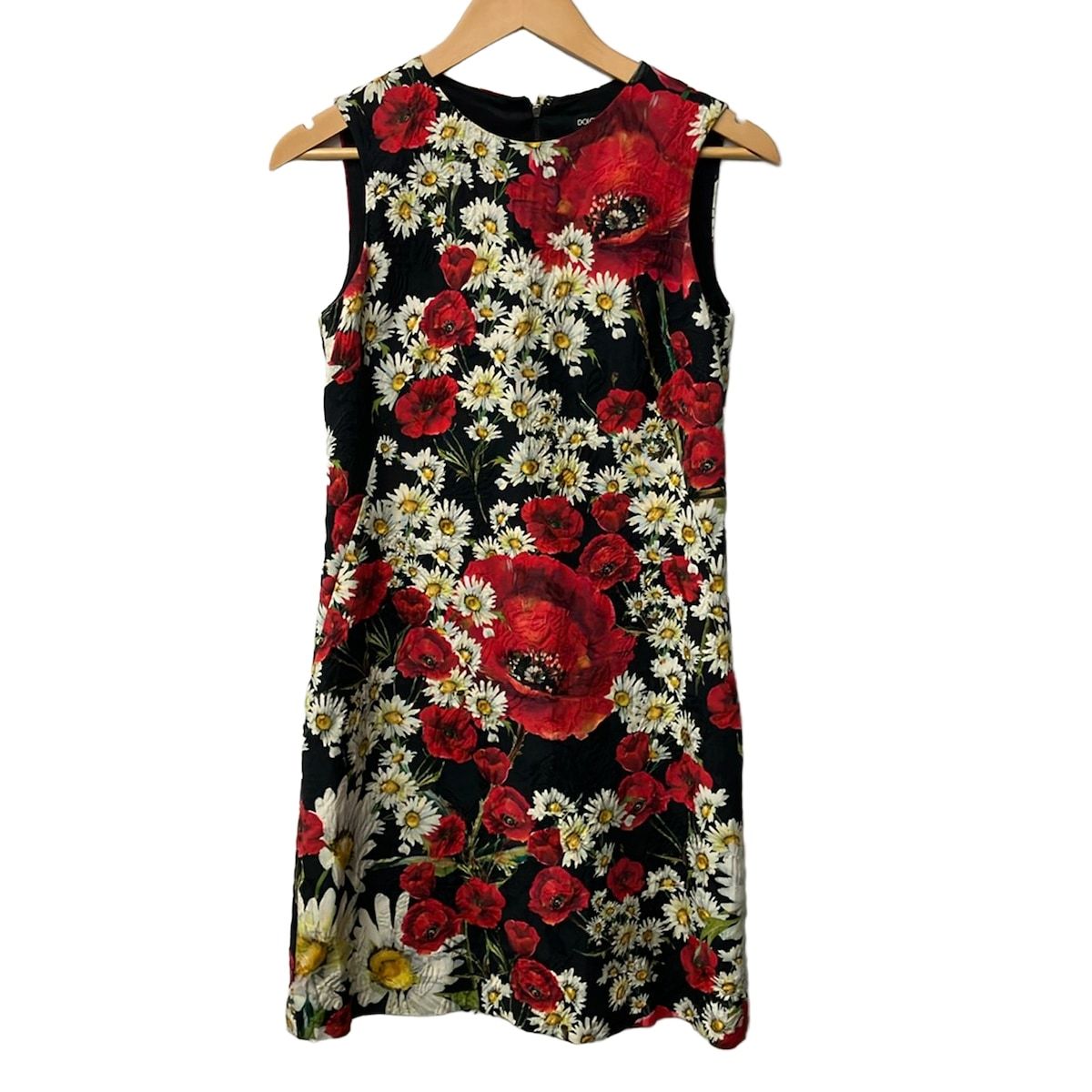 DOLCE&GABBANA(ドルチェアンドガッバーナ) ワンピース サイズ38 S レディース美品 - 黒×レッド×マルチ ノースリーブ/ひざ丈/花柄