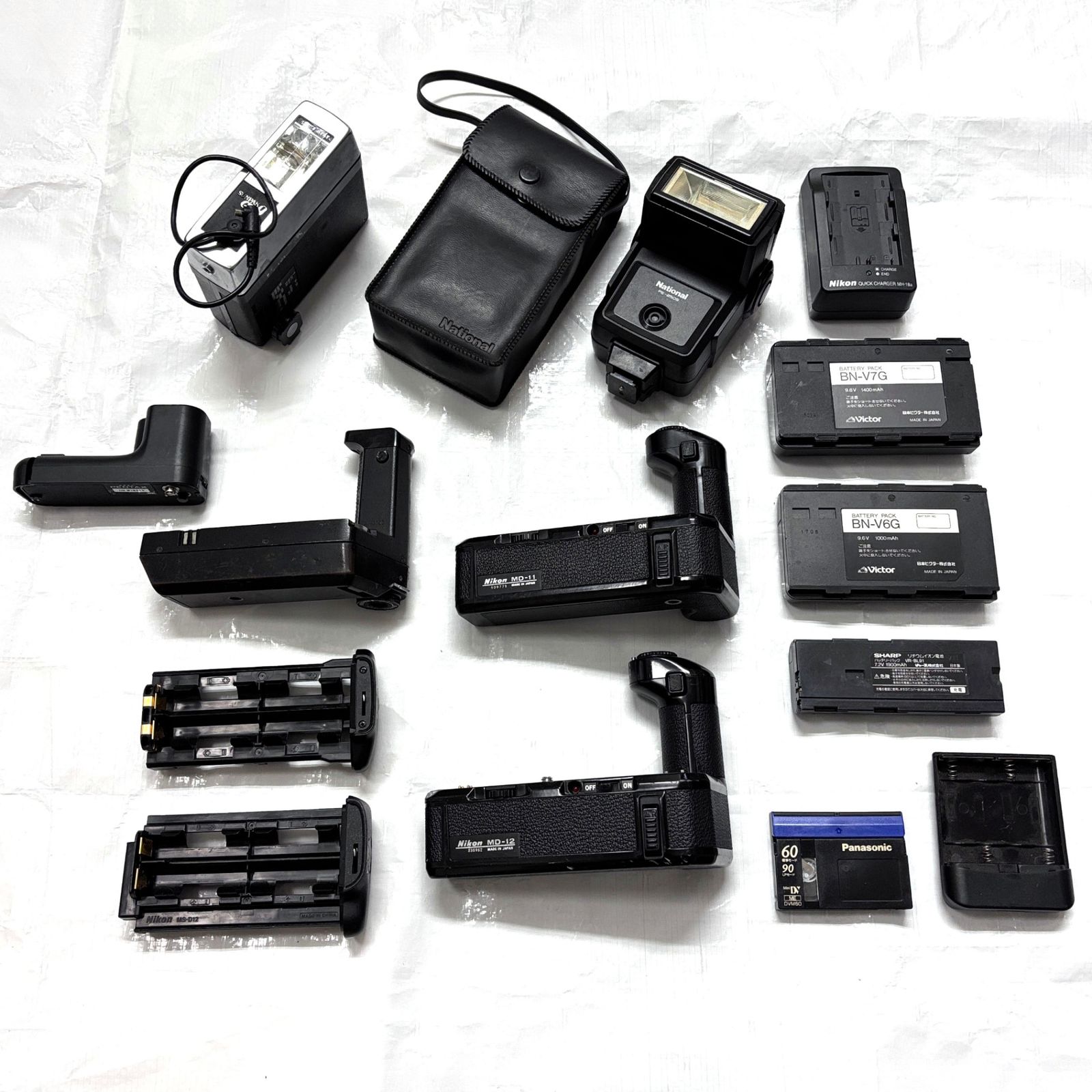 【まとめ】Nikonなど モータードライブ バッテリー カメラ周辺機器セット #T623