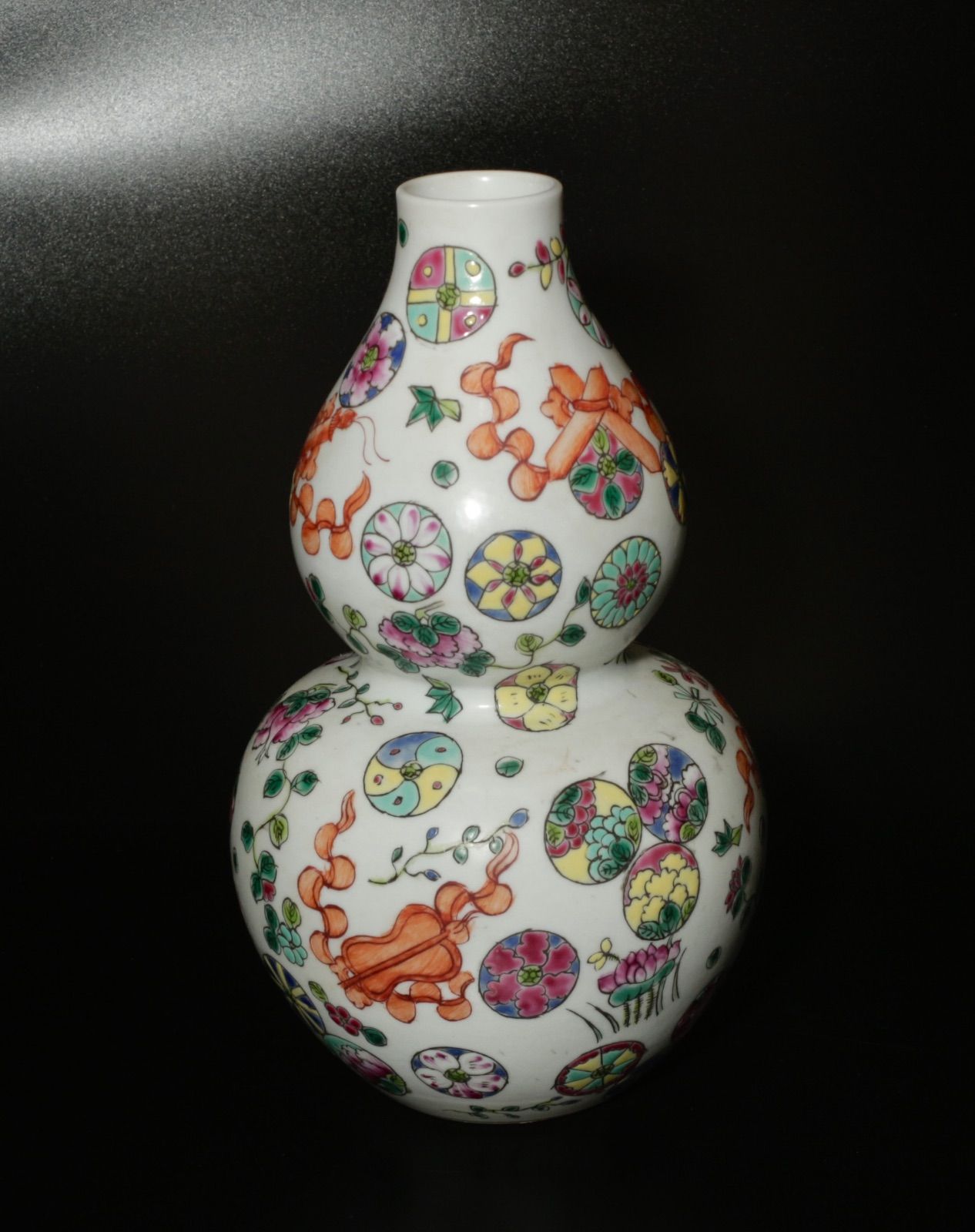 中古 「大清乾隆年製」款 粉彩皮球花文 七宝繋ぎ文 吉祥七宝文 瓢箪形 
