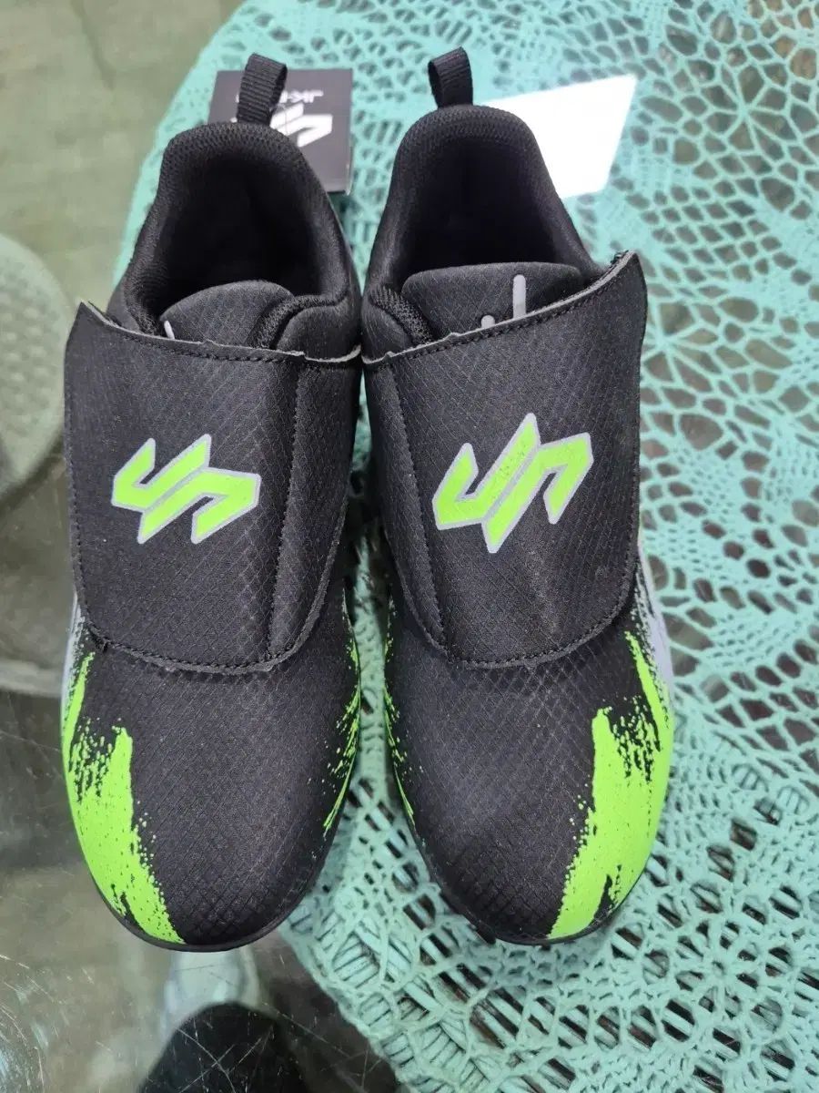JIK スポーツ サッカーシューズ 新品 200