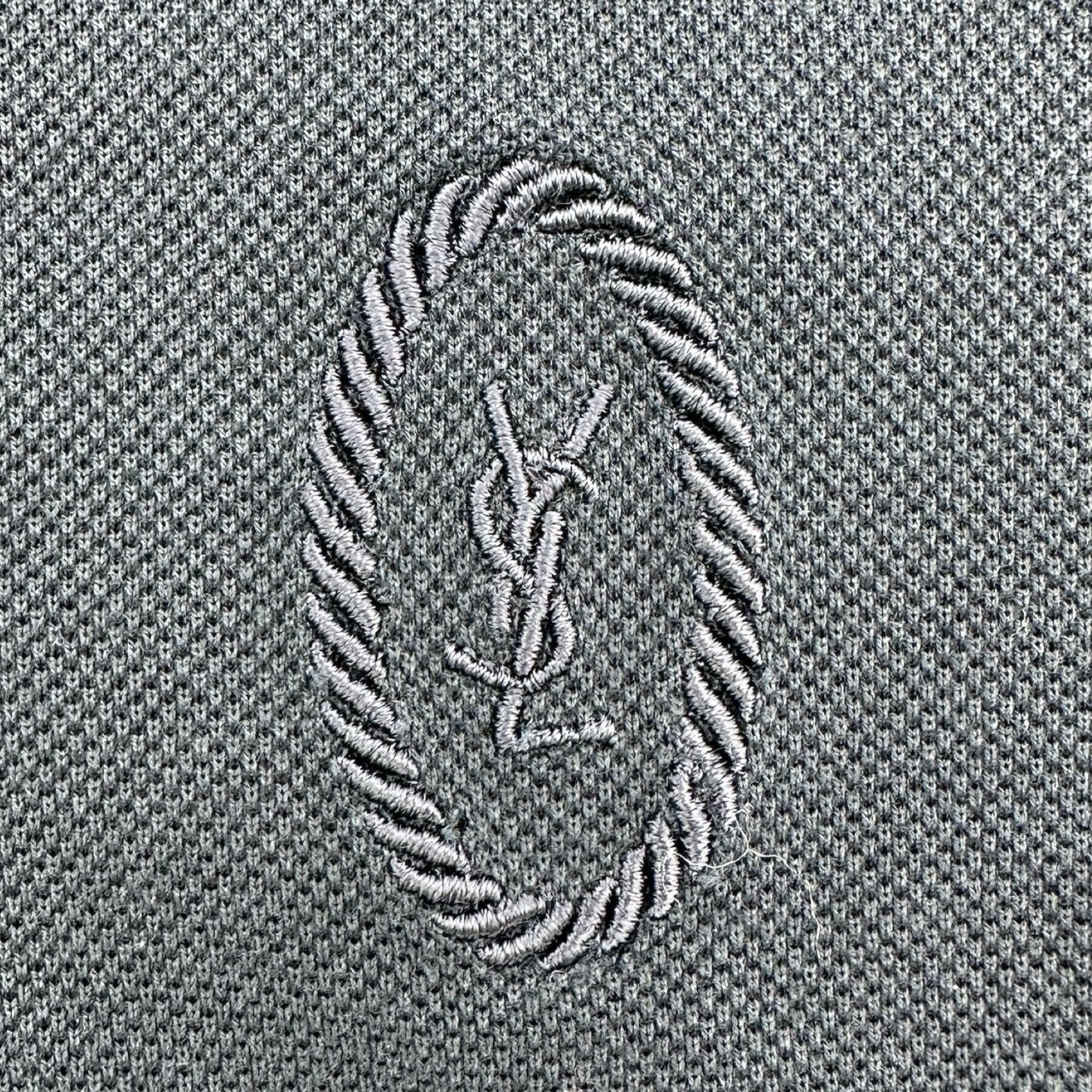 サンローランポロシャツ サンローラン SAINT LAURENT ロゴ刺繍クロップドポロシャツ 686218