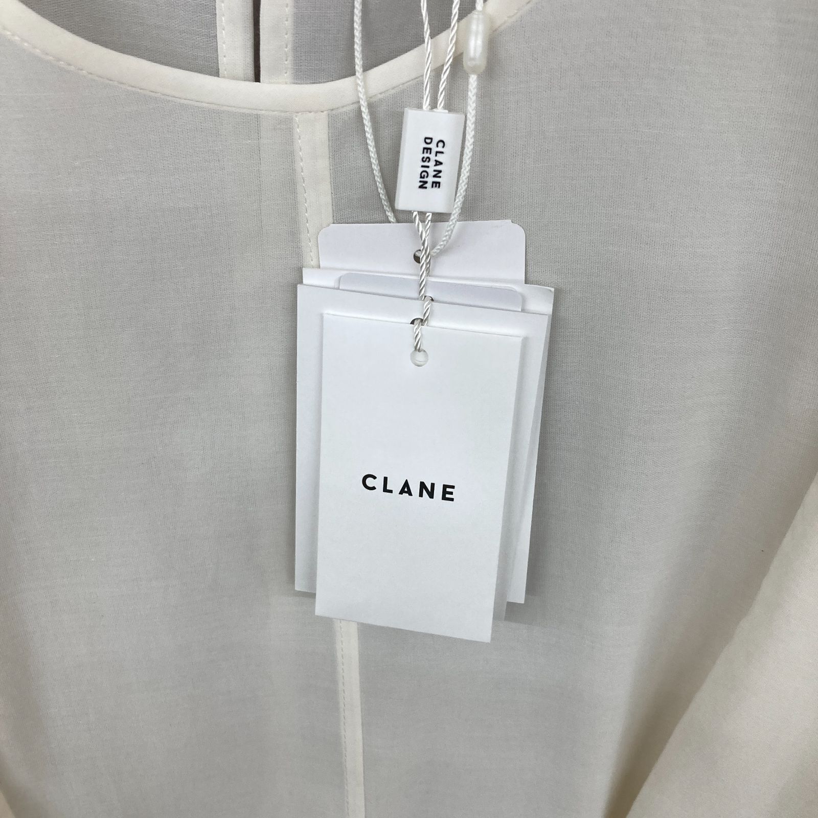 新品タグ付】CLANE クラネ バックオープン シアー 半袖 ブラウス 