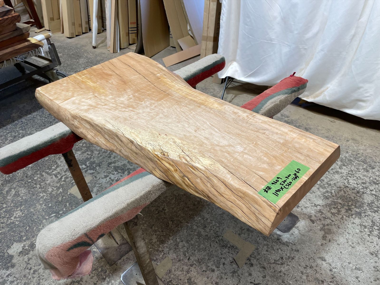 楓9609　メープル　メイプル　一枚板無垢 乾燥材　1190ｘ530-300ｘ60mm カウンター　店舗　リフォーム　棚板　テーブル
