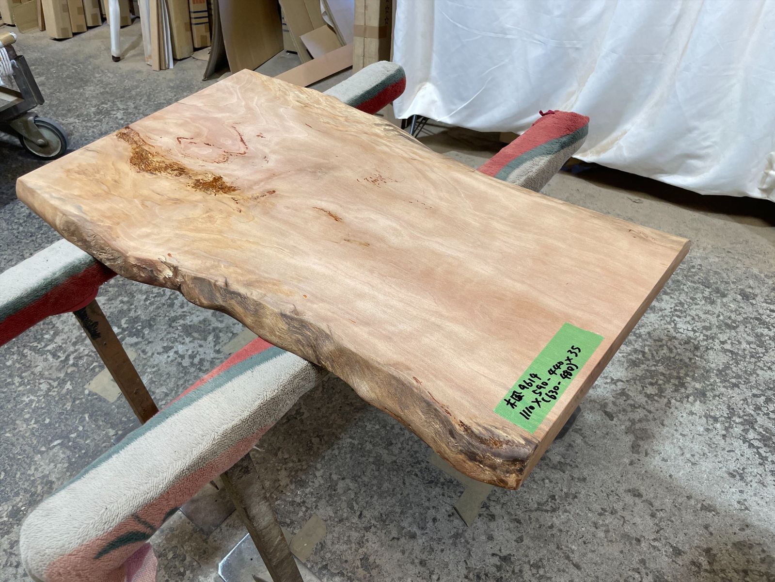 楓9614　メープル　メイプル　一枚板無垢 乾燥材　1110ｘ590-440ｘ35mm カウンター　店舗　リフォーム　棚板　テーブル