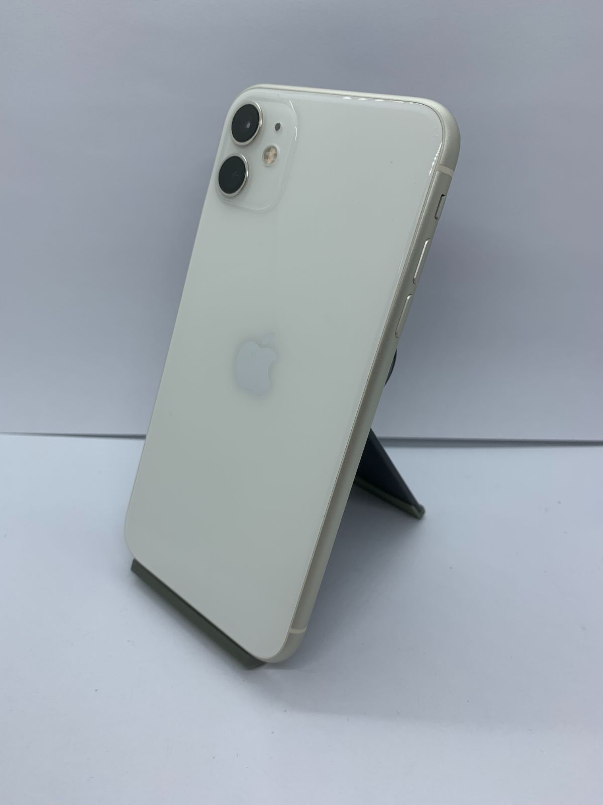 【中古・フレームキズ有】iPhone 11 64GB ホワイト SIMロック解除済