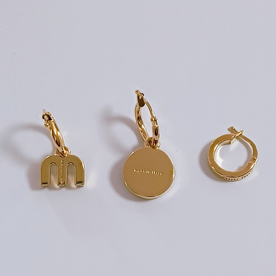 新品未使用・ヨーロッパ輸入品】MIU MIU エナメルメタル ピアスセット 