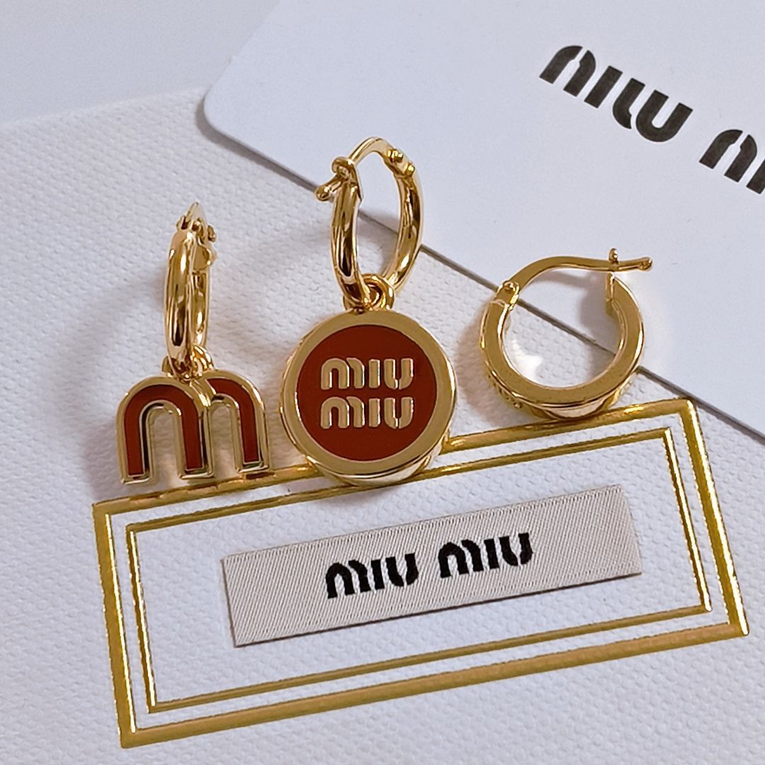 新品未使用・ヨーロッパ輸入品】MIU MIU エナメルメタル ピアスセット 