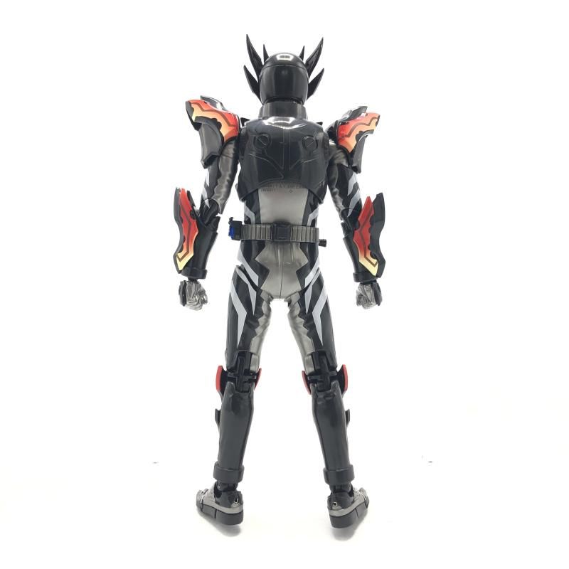 中古】開封)S.H.Figuarts 仮面ライダービターガヴ スパーキングミ