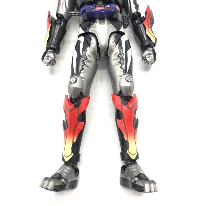 中古】開封)S.H.Figuarts 仮面ライダービターガヴ スパーキングミ