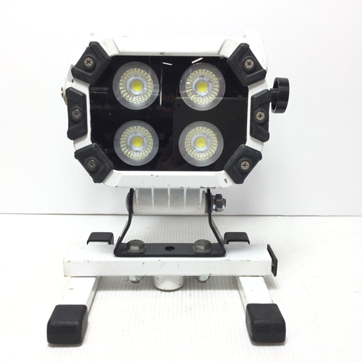ΘΘNICHIDO 投光器 コードレス式 マルチチェンジャー付 BAT-HRE40SMC-SP ホワイト