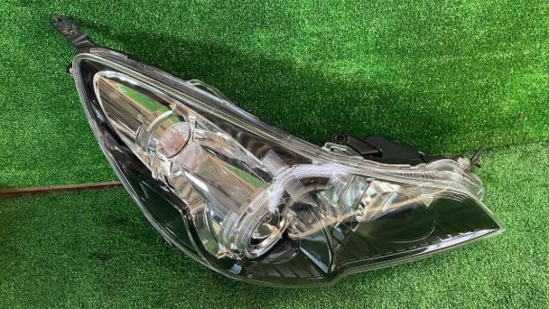 スバル　レガシィ BR9-　H23　右ヘッドライト　R-LED-C-2-3651 11,700円