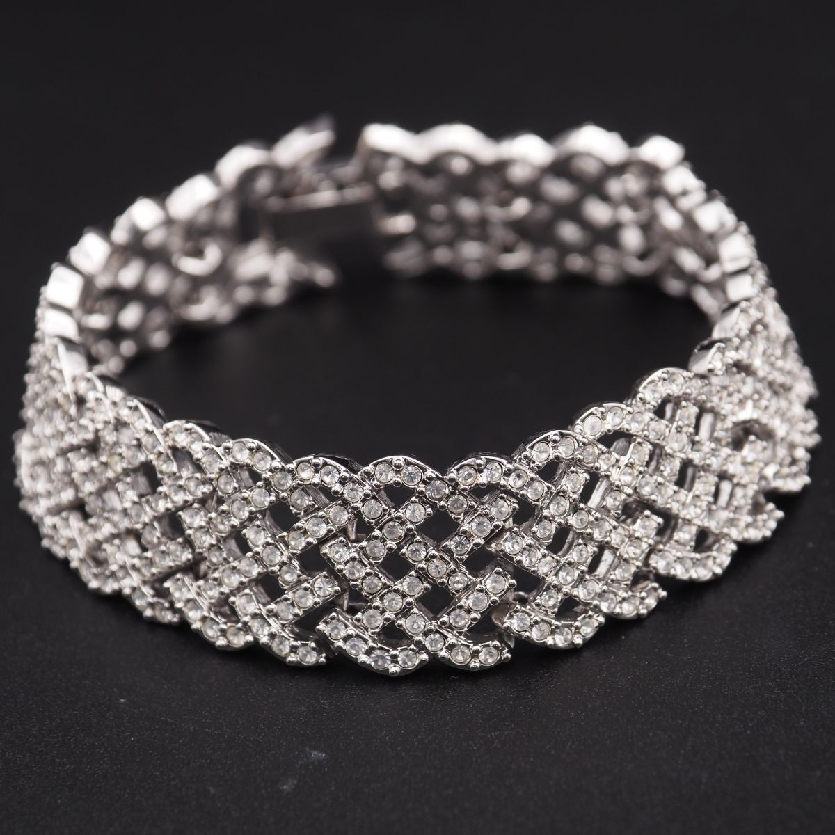W750 スワロフスキー SWAROVSKI クリスタル ブレスレット 編み込み シルバーカラー デザイン コスチュームジュエリー
