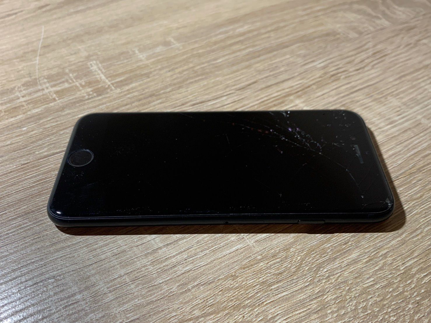 0939 iPhone SE 第三世代 64GB ブラック ジャンク品 【ネ】 - メルカリ