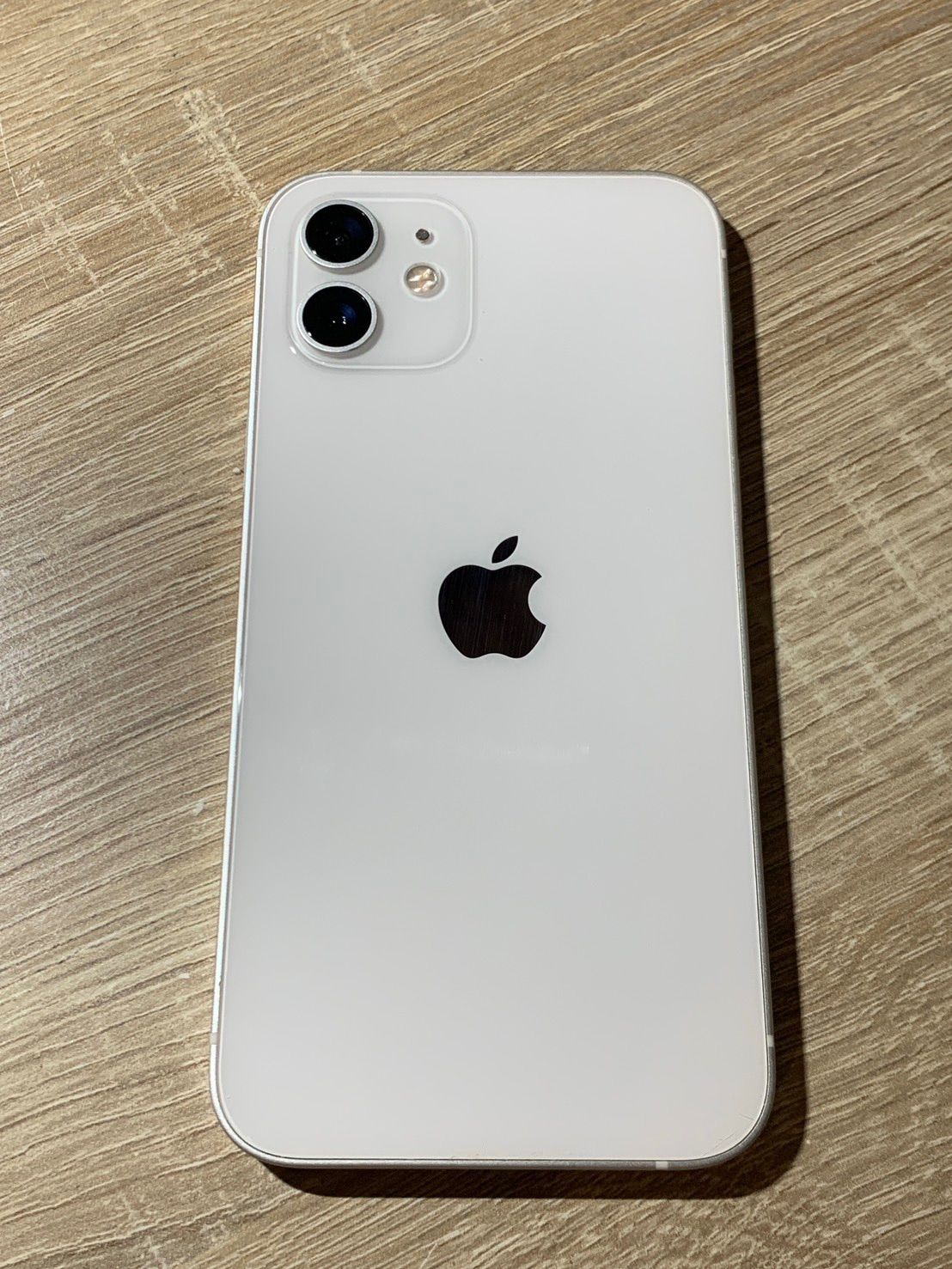 洋*子様 iPhone12 64GB ホワイト　ジャンク品 0940 iPhone 12 64GB ホワイト ジャンク品 【ネ】 - メルカリ