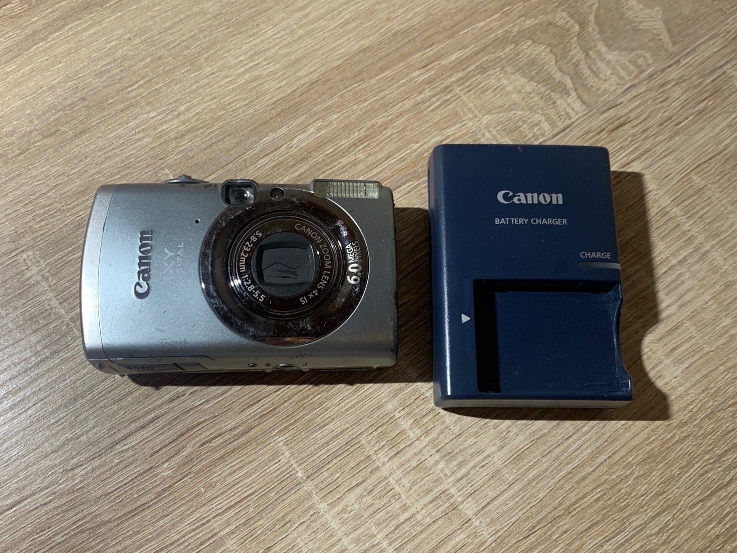0878 Canon IXY DIGITAL 800 IS シルバー デジカメ 動作確認済み 【ネ】