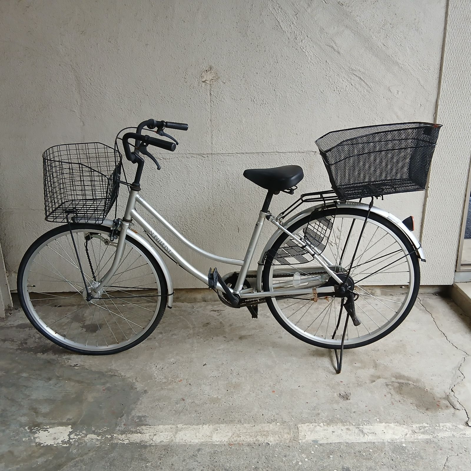 Not delivered !!! 手渡限定：板橋区蓮沼町】SUNTRUST 前後カゴ付き
