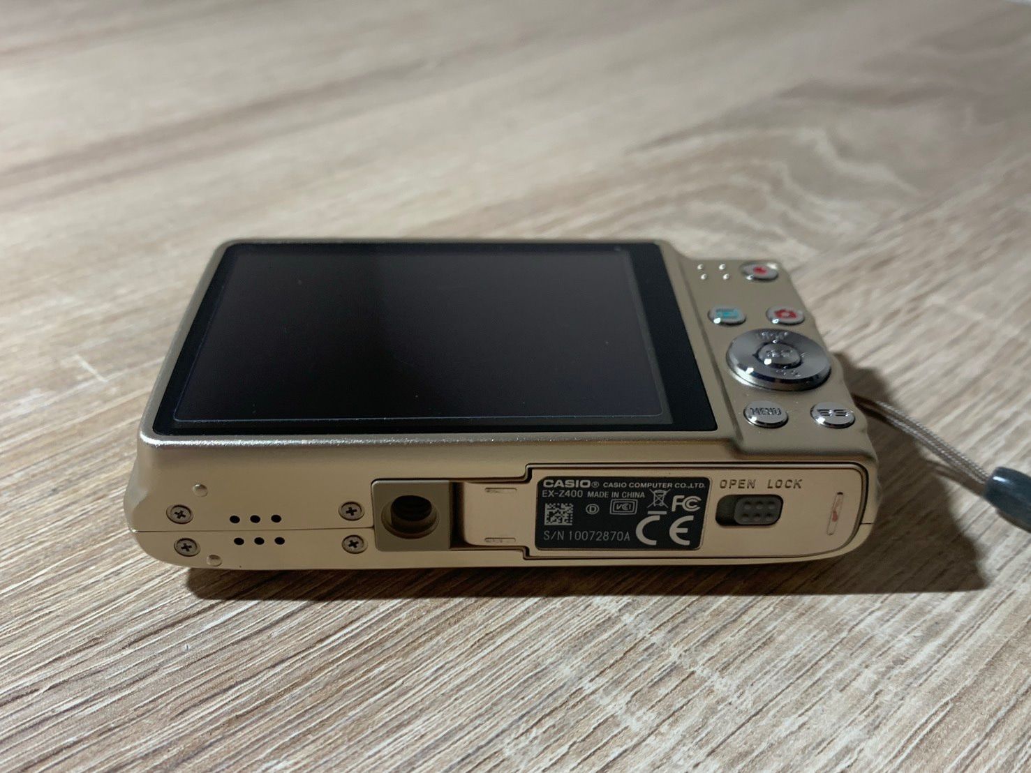 0879 Casio EXILIM EX-Z400 ゴールド デジカメ 動作確認済み 【宅