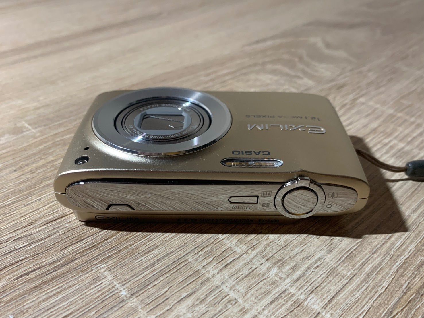 0879 Casio EXILIM EX-Z400 ゴールド デジカメ 動作確認済み 【宅