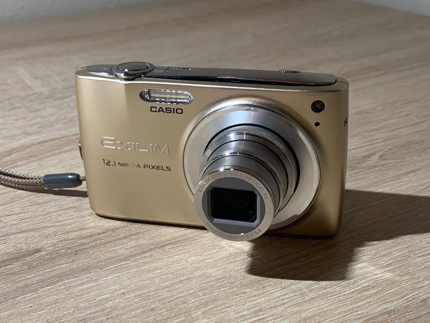 0879 Casio EXILIM EX-Z400 ゴールド デジカメ 動作確認済み 【宅