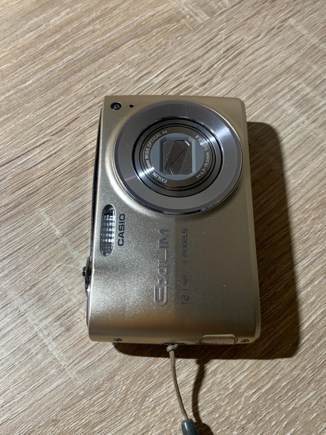0879 Casio EXILIM EX-Z400 ゴールド デジカメ 動作確認済み 【宅