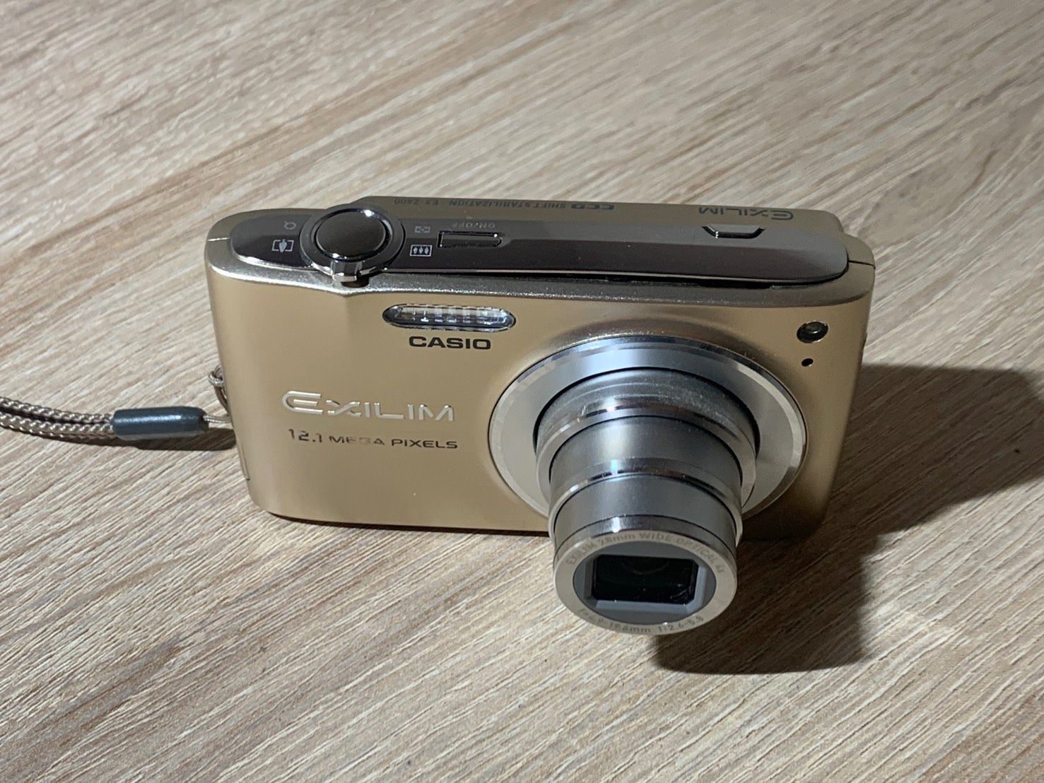 0879 Casio EXILIM EX-Z400 ゴールド デジカメ 動作確認済み 【宅