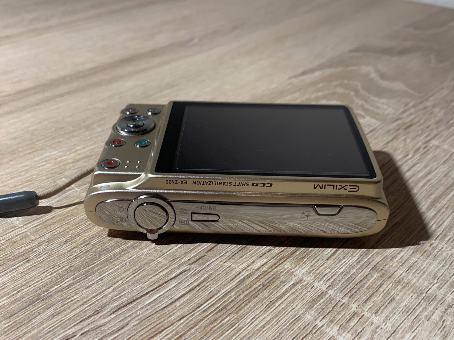 0879 Casio EXILIM EX-Z400 ゴールド デジカメ 動作確認済み 【宅