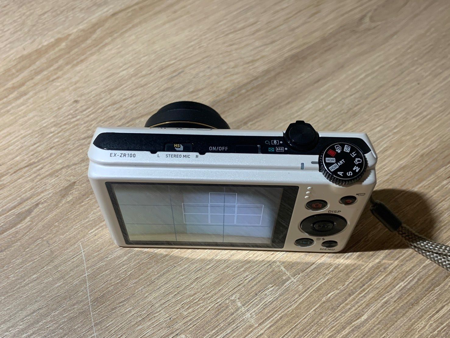 0884 Casio EXILIM EX-ZR100 ホワイト デジカメ やや訳アリ 【宅