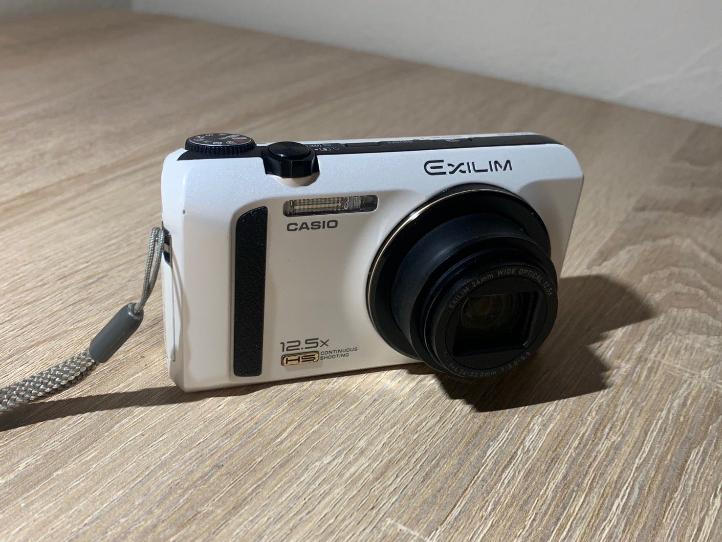 0884 Casio EXILIM EX-ZR100 ホワイト デジカメ やや訳アリ 【宅