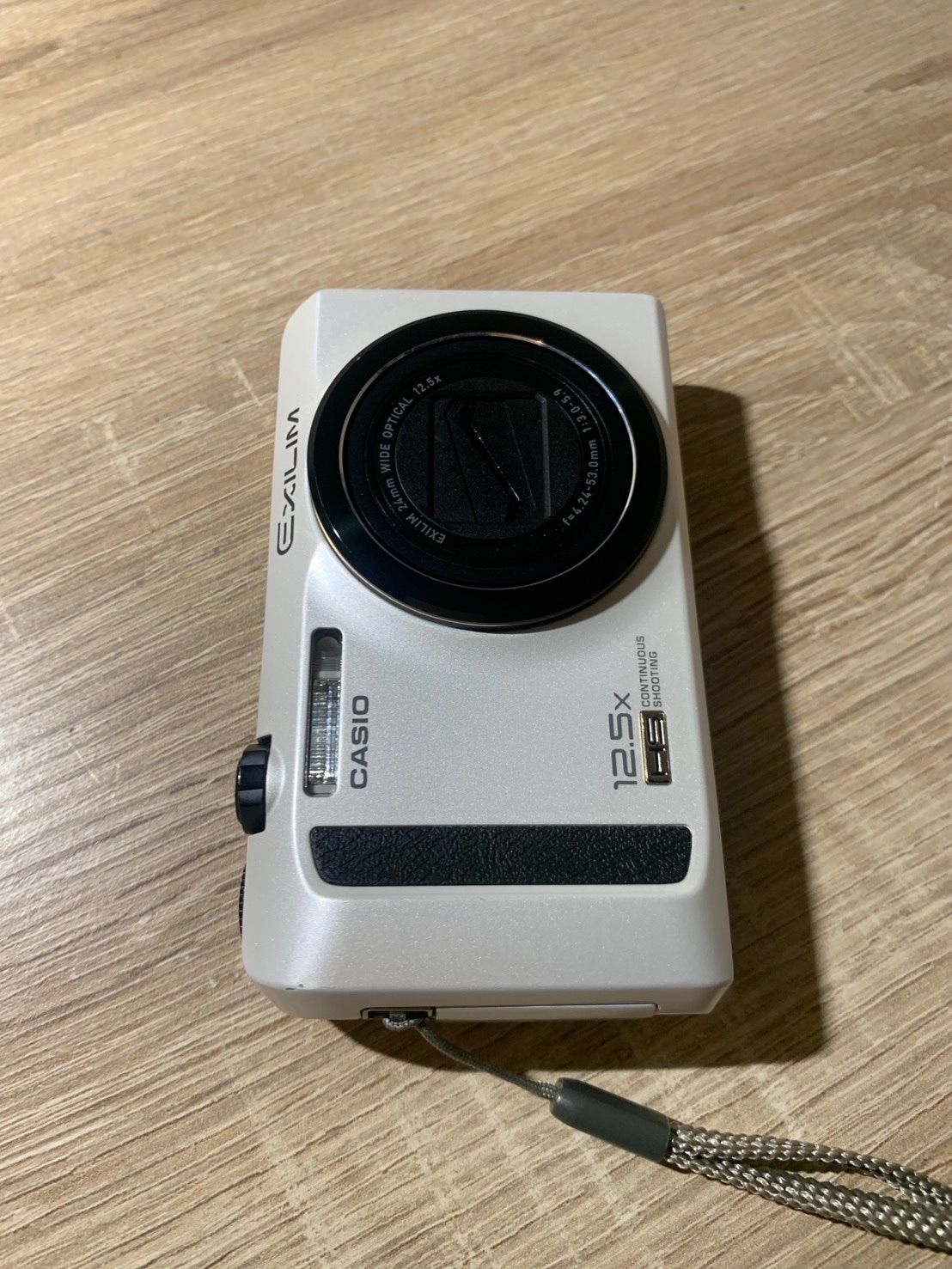 0884 Casio EXILIM EX-ZR100 ホワイト デジカメ やや訳アリ 【宅