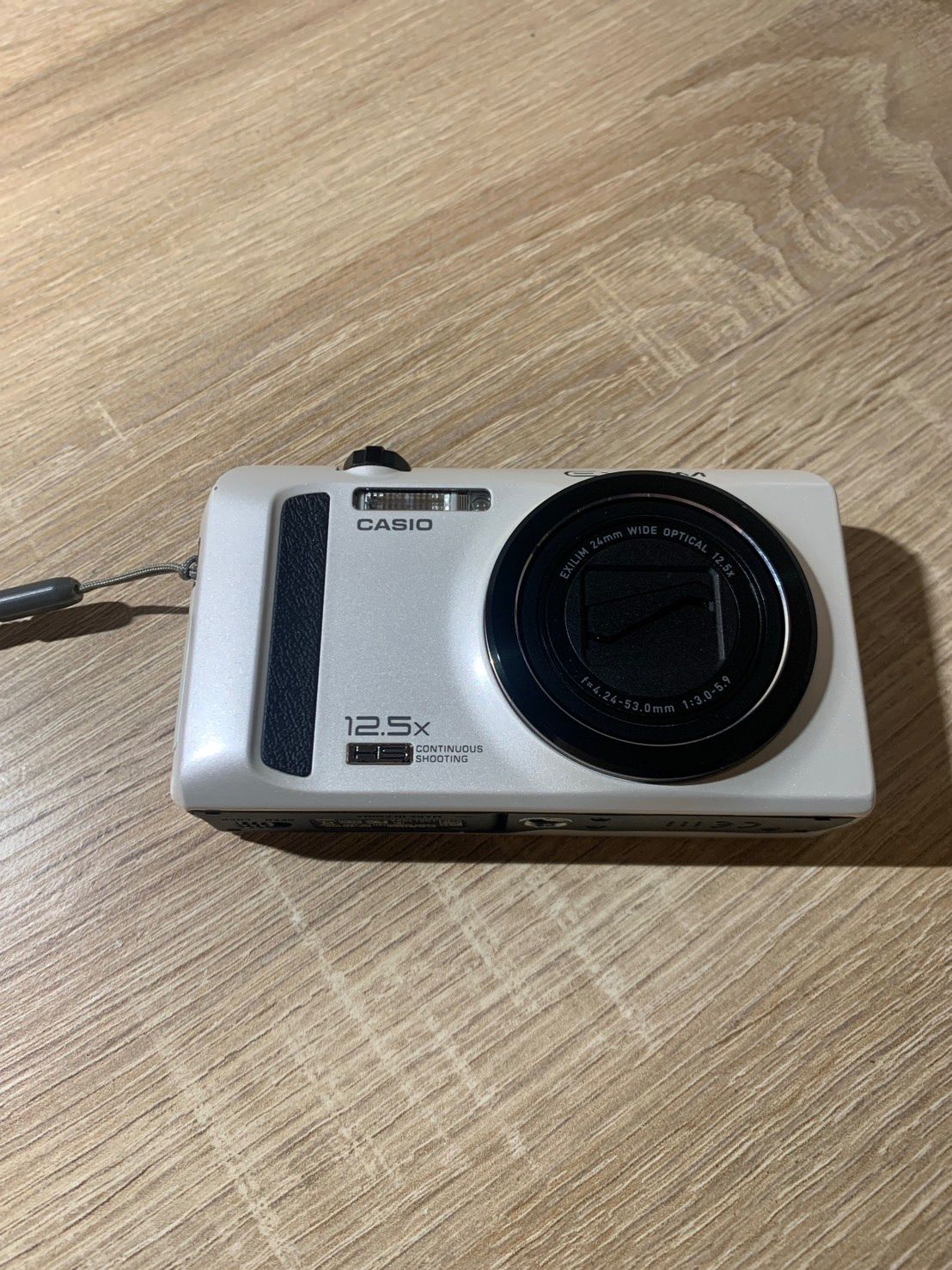 0884 Casio EXILIM EX-ZR100 ホワイト デジカメ やや訳アリ 【宅