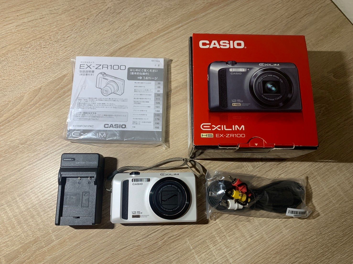 0884 Casio EXILIM EX-ZR100 ホワイト デジカメ やや訳アリ 【宅