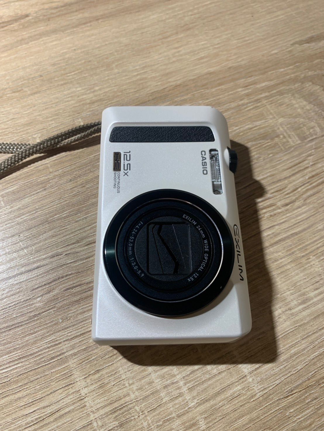 0884 Casio EXILIM EX-ZR100 ホワイト デジカメ やや訳アリ 【宅