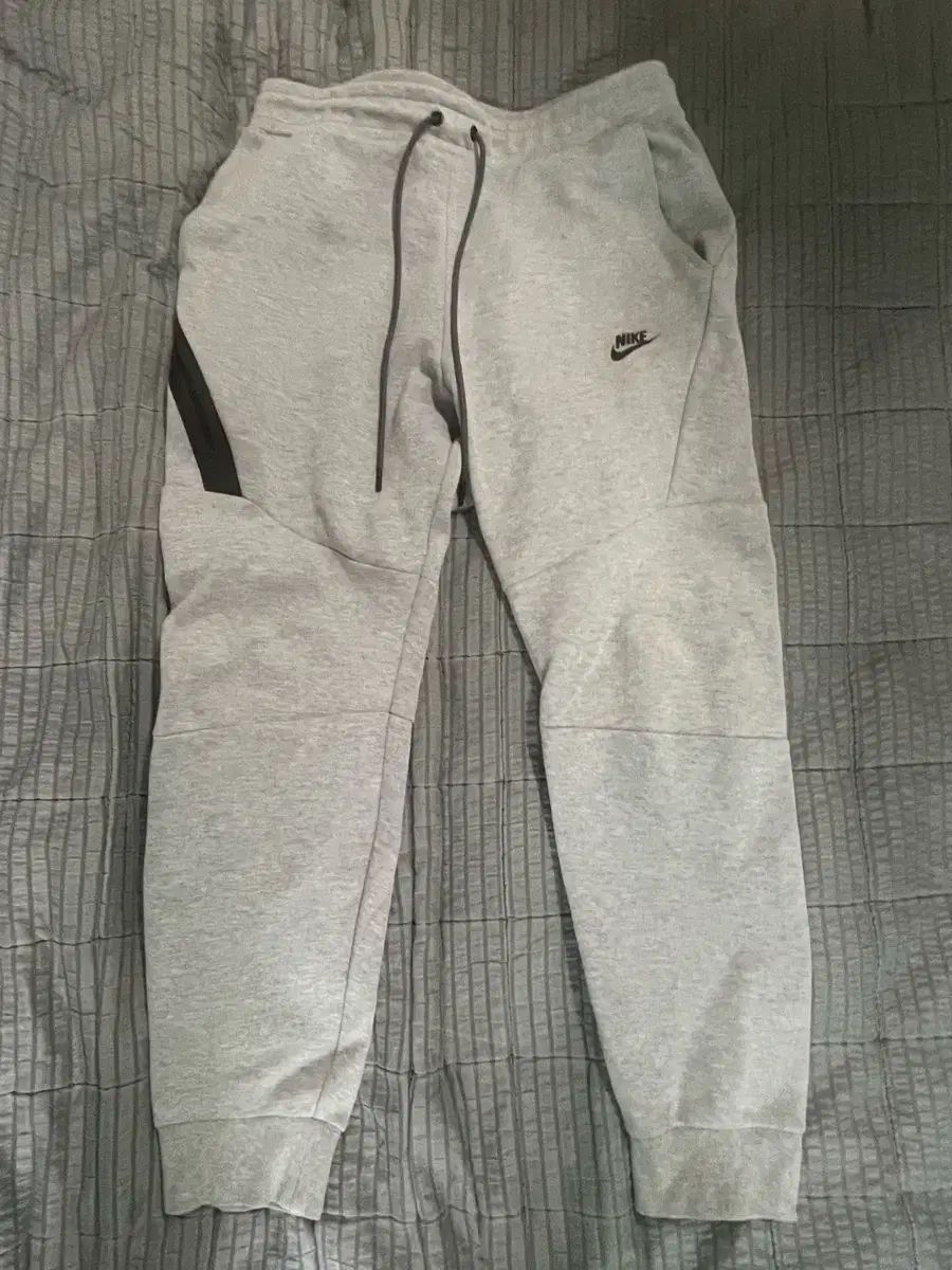 NIKE テック フリース グレー ズボン