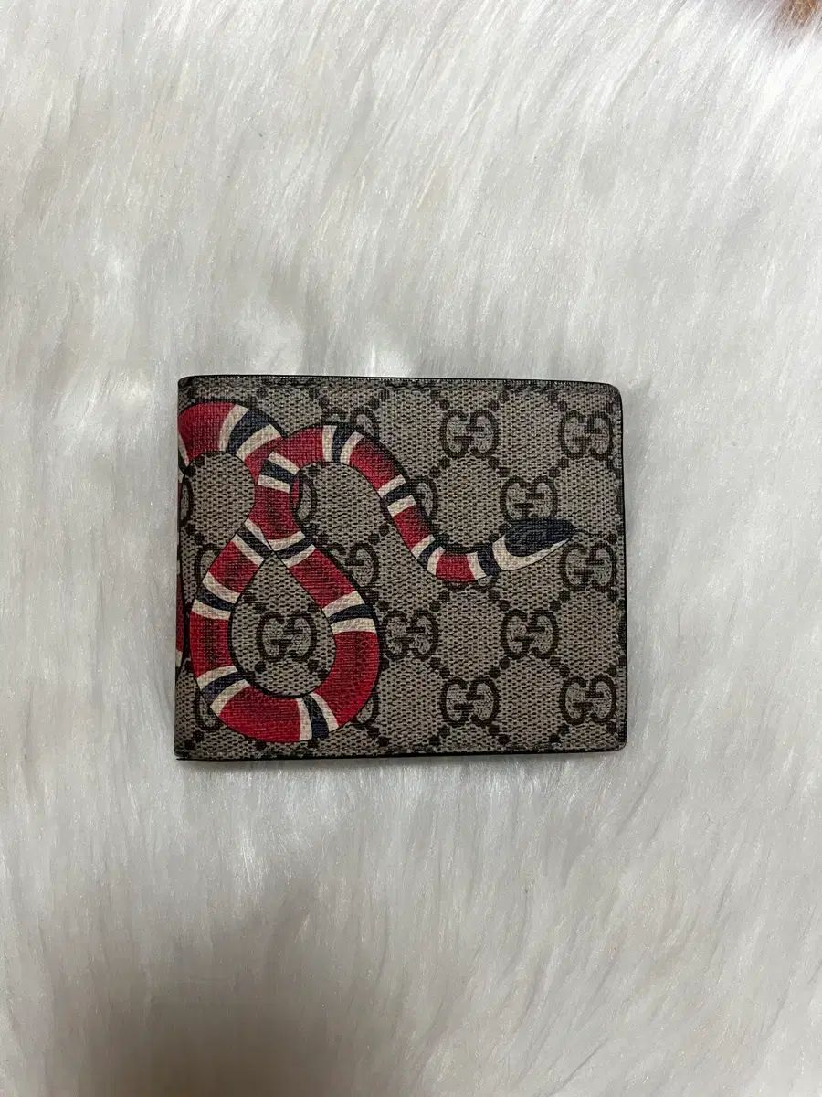 グッチ スネーク 二つ折り財布