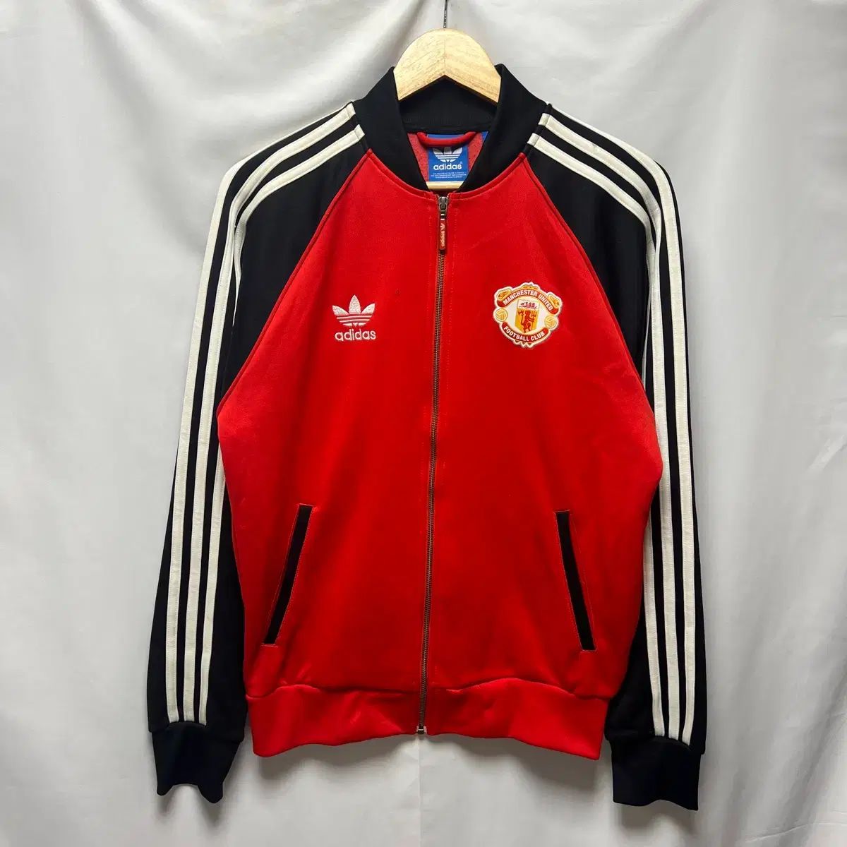 正規品/M adidas MANCHESTER UNITED FC(マンチェスター・ユナイテッドFC) ヨーロッパ レトロ レッド トラックジャージ/ジャージ