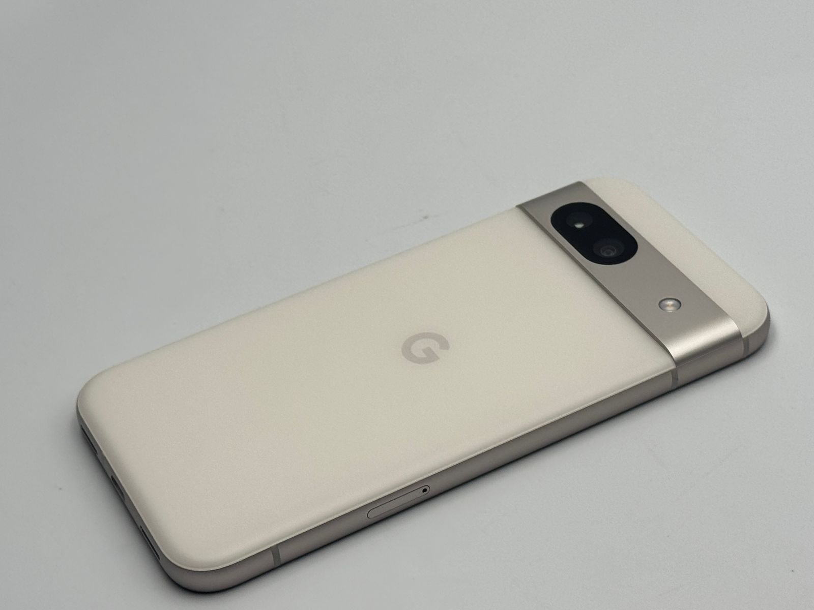 箱付き中古A】Google Pixel 8a 128GB Porcelain SIMフリー 白ロム