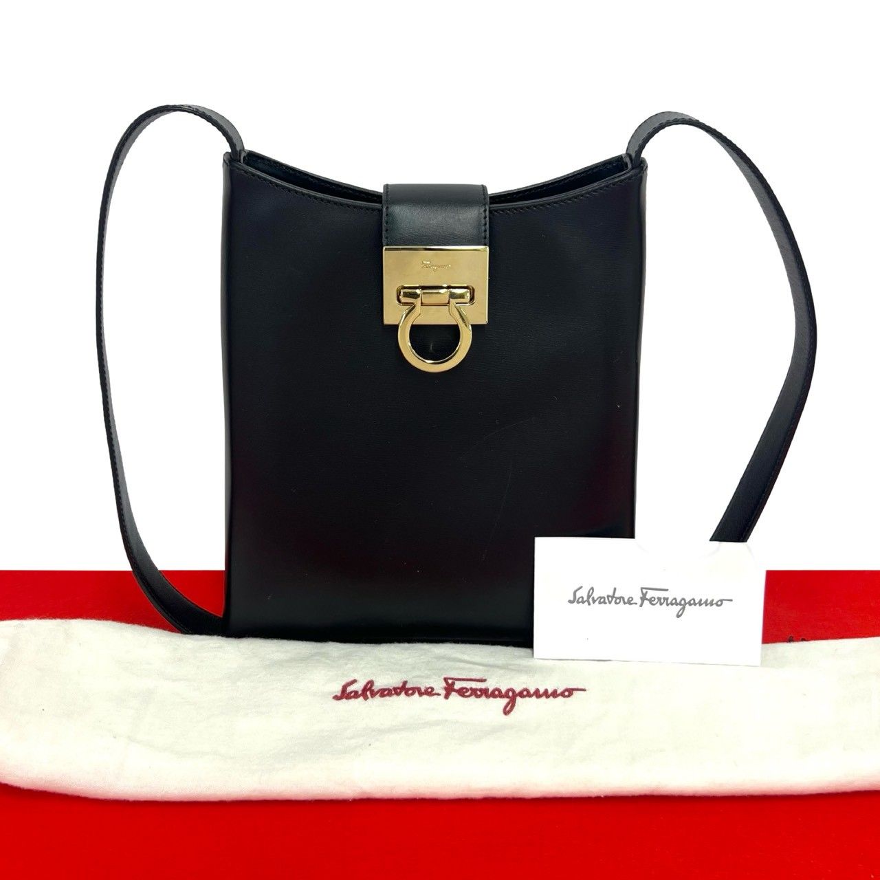 極 美品 袋付き Salvatore Ferragamo サルヴァトーレフェラガモ ガンチーニ ロゴ 金具 レザー 本革 ミニ ショルダーバッグ ブラック 25683
