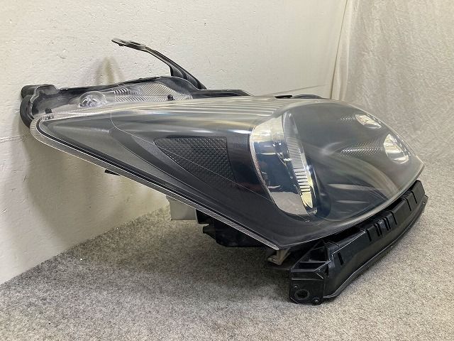 車 フリード ヘッドライト KOITO 100-22838 キセノン HID