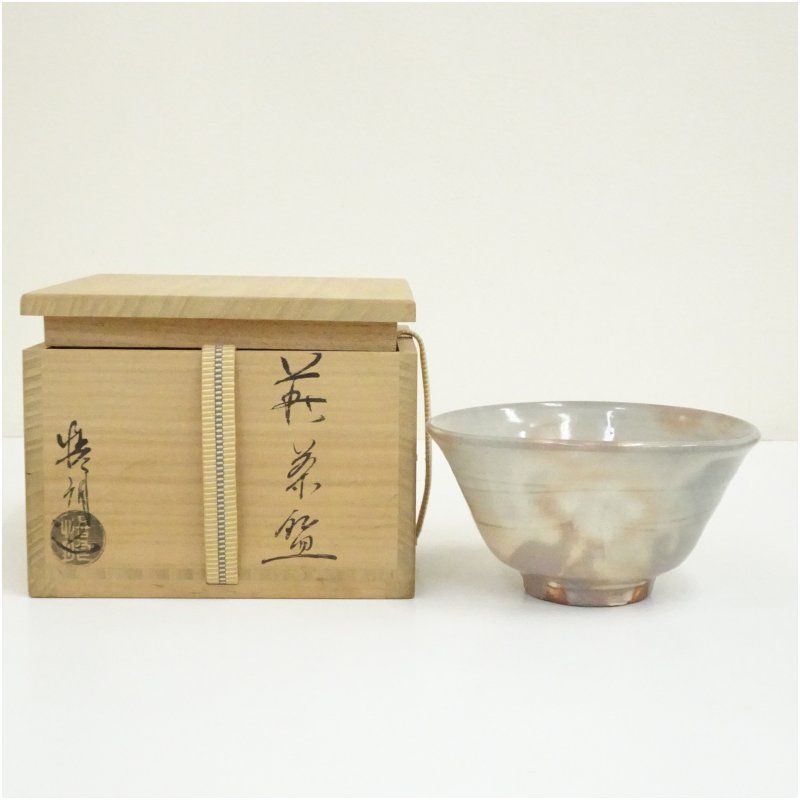 萩焼　通化寺窯　田村悟朗造　茶碗（共箱） 茶道 抹茶 おしゃれ 抹茶茶碗 抹茶碗 和食器 レトロ 茶器 骨董 茶わん 茶会 茶の湯 7,800円