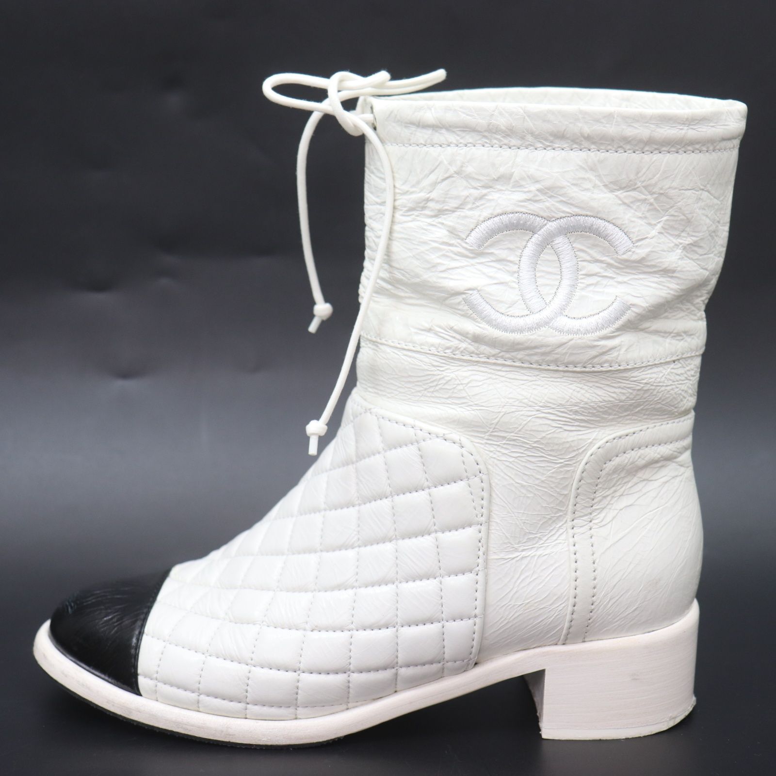 未使用 シャネル ココマーク マトラッセ スエード オープントゥ ショートブーツ ITDZXMPRBXKW CHANEL シャネル マトラッセ ココマーク ブーツ ショート