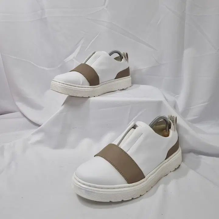 デュハヴィンテージ UK5/240 DR. MARTENS ドクターマーチン ライラ 白 ローファー
