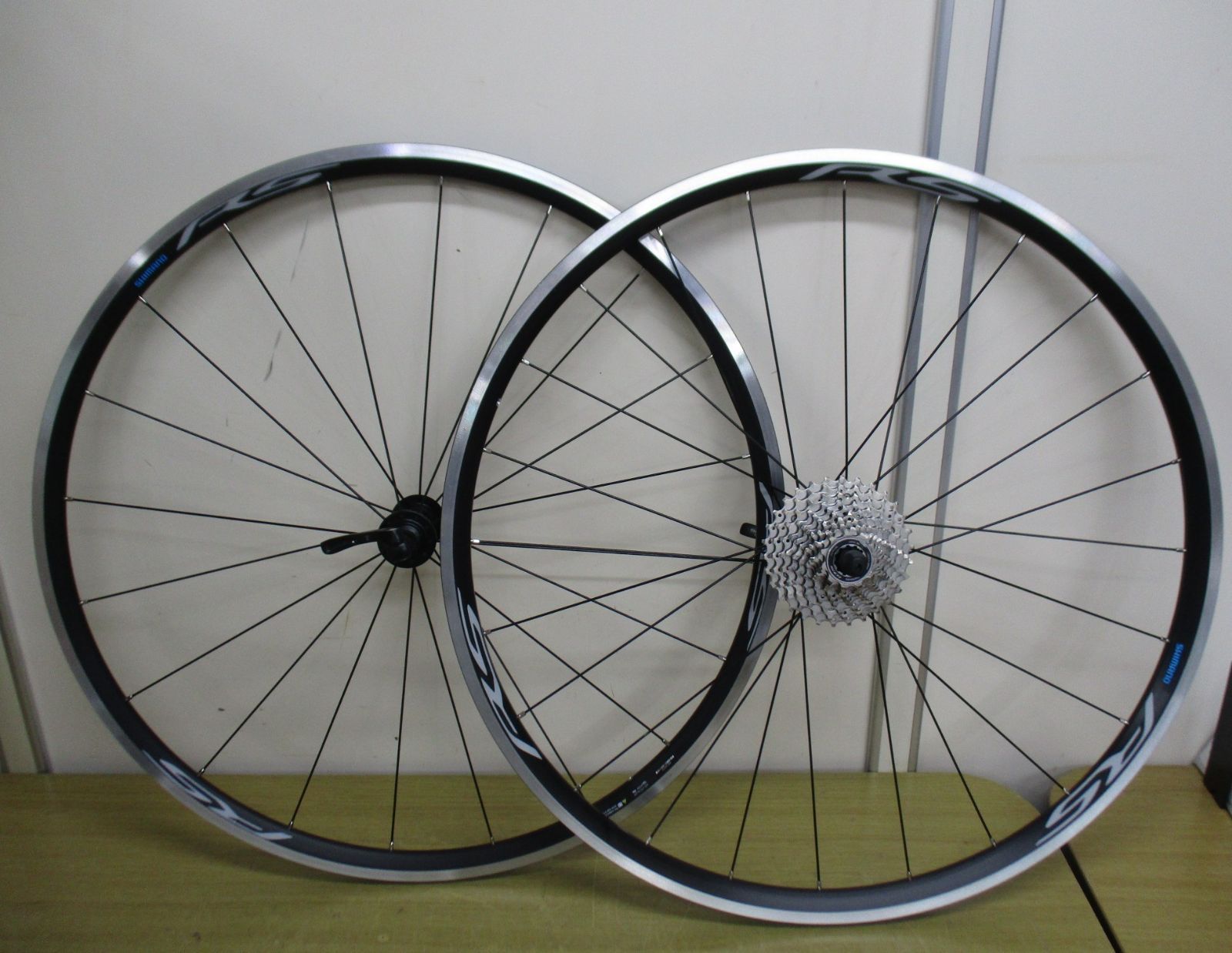 B201 SHIMANO シマノ WH-RS100 ロードバイクホイールセット700×25C 前
