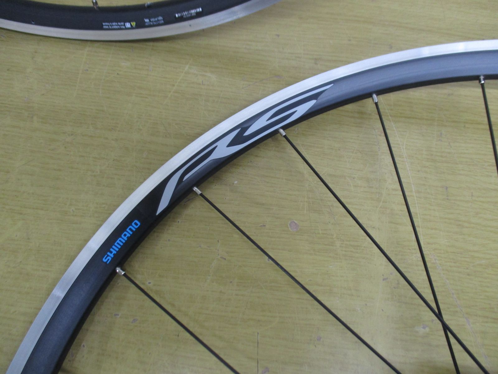 B201 SHIMANO シマノ WH-RS100 ロードバイクホイールセット700×25C 前
