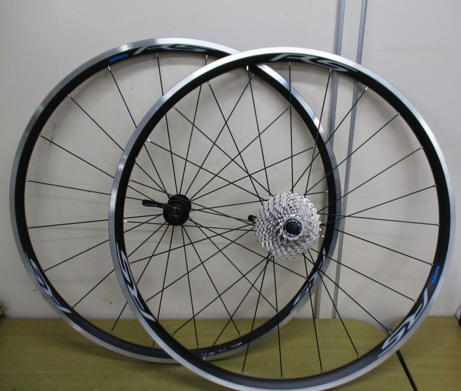 B201 SHIMANO シマノ WH-RS100 ロードバイクホイールセット700×25C 前